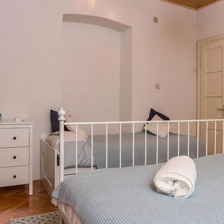 Apartman Car *